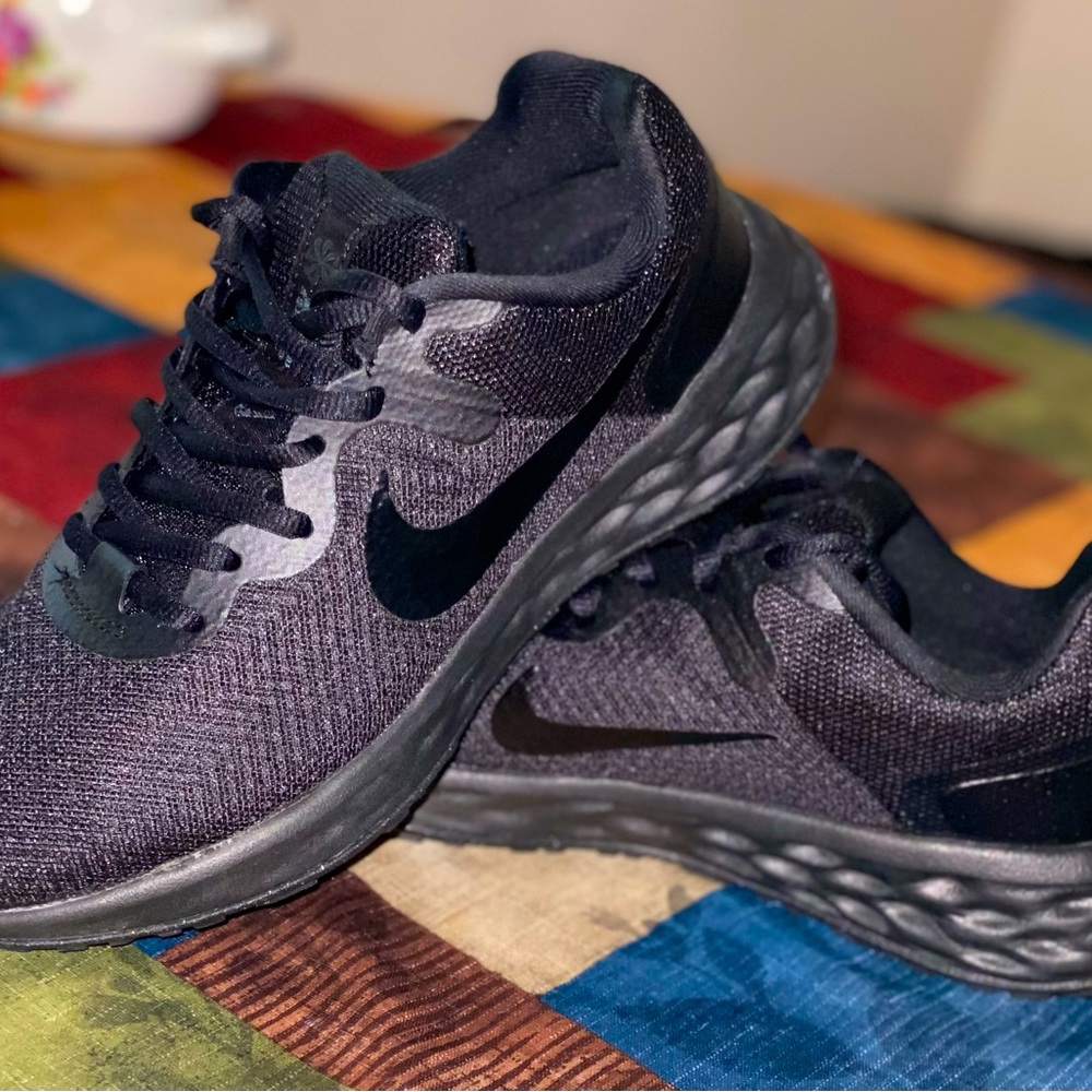 Women’s Nike Revolution 6 Next Nature, size 7